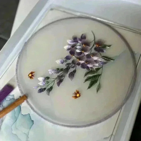 World Famous Su Double-Sided Embroidery Fan - Picture 3 of 4